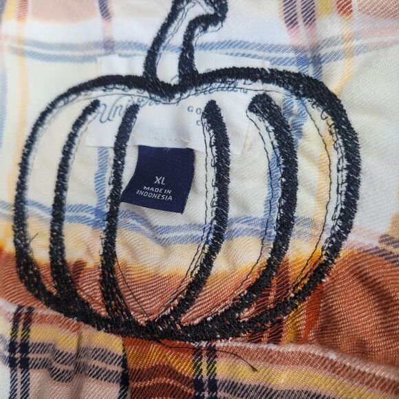 UPCYCLED Flannel with "Pumpkin" Embroidered Patch | XL - Picture 6 of 6